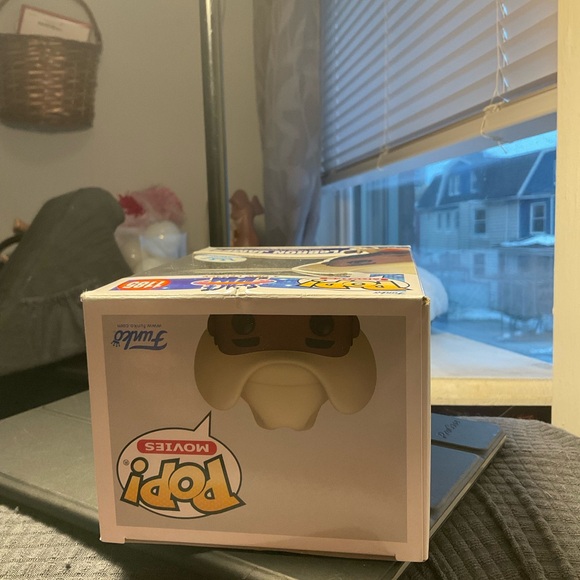 Funko Pop! LeBron James Cowboy with Tan Hat and Red Boots damaged box - Picture 7 of 8